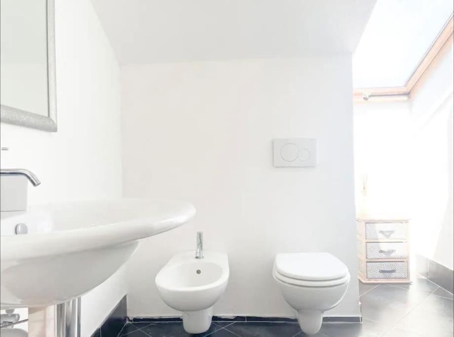 Mansarda Vista Mare A Zinola Apartment Savona Luaran gambar