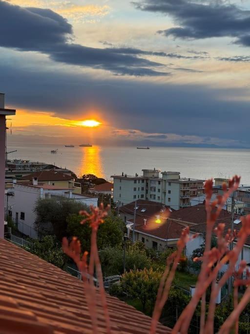 Mansarda Vista Mare A Zinola Apartment Savona Luaran gambar