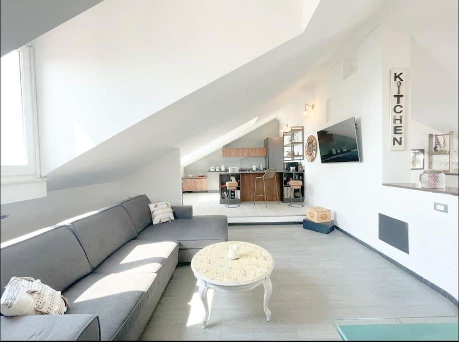 Mansarda Vista Mare A Zinola Apartment Savona Luaran gambar